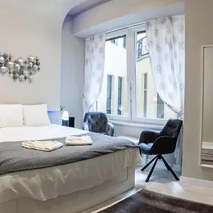The Royals Downtown Apartment