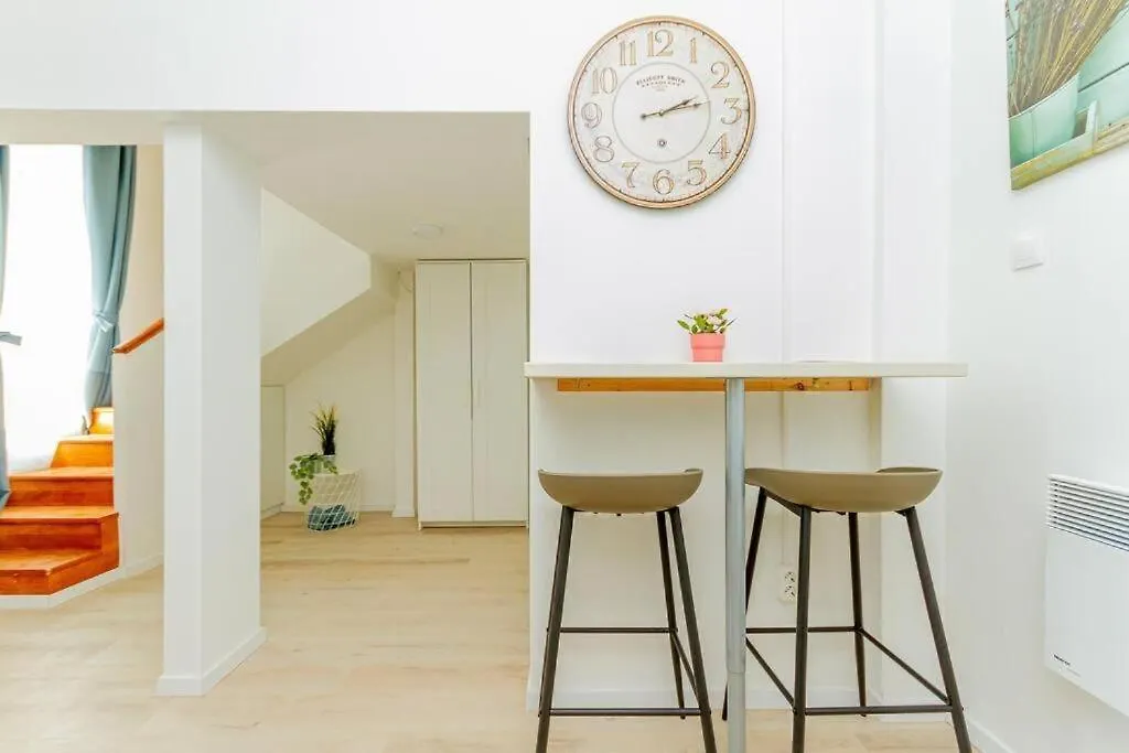 Kazy Street Apartment 2 - In The Heart Of Budapest 0*,